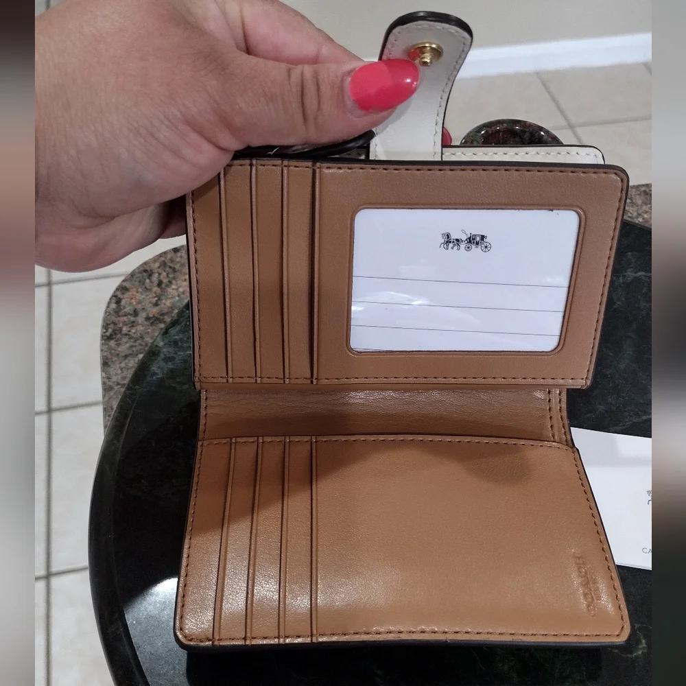 NWOT Coach Signature Medium Corner Zip Wallet